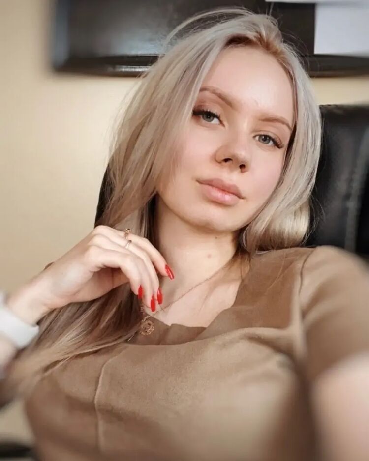  39585801  Alina, 22 ,    
