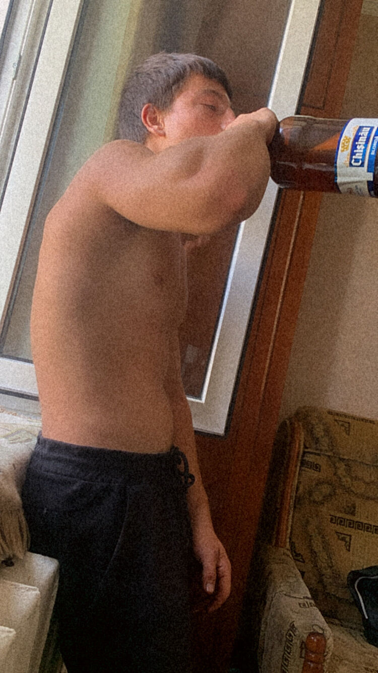  37630481  Igor, 20 ,    