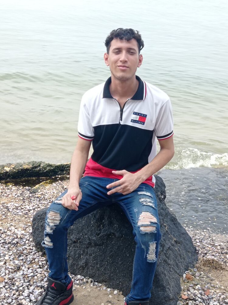  43443451  Josue, 21 ,    