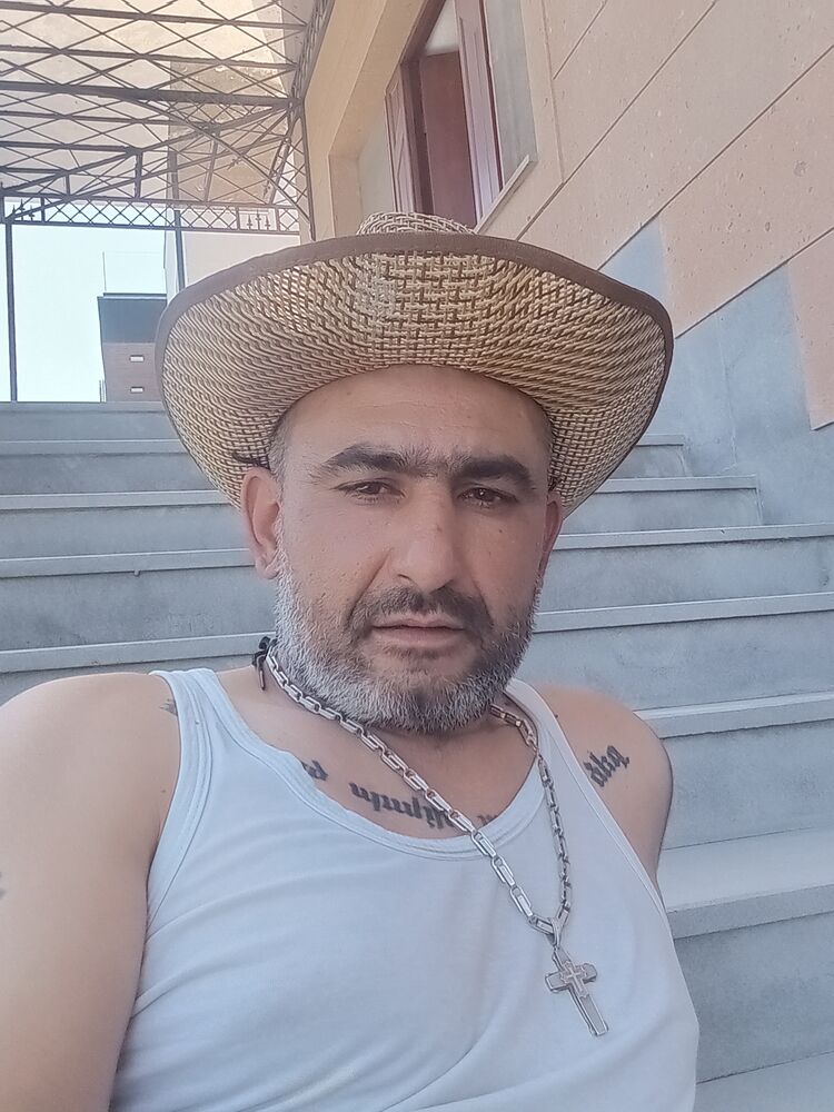  46078331  Armen, 37 ,    