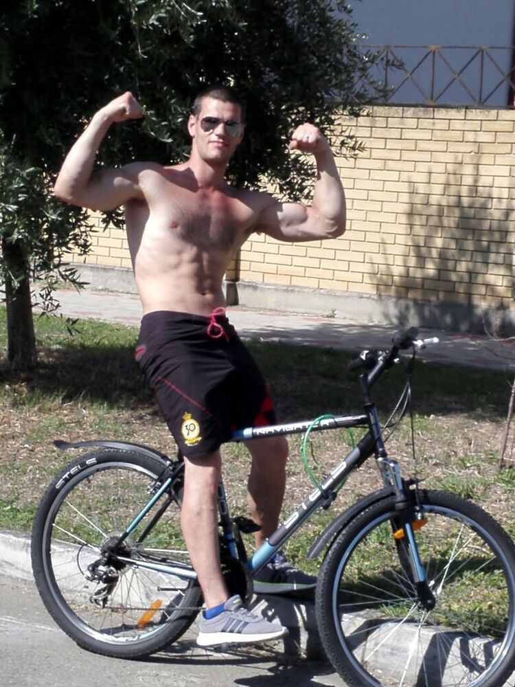  15200341  Alex, 41 ,    