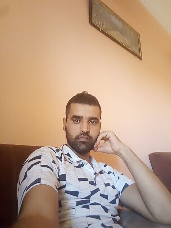  24188591  Hicham, 30 ,    Algiers