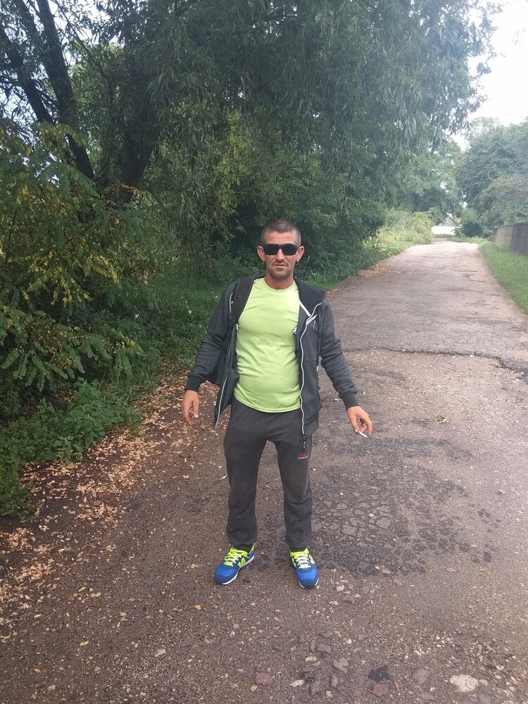  ,   Orest, 40 ,   ,   , c 