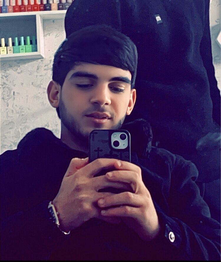  ,   Tom, 22 ,   ,   