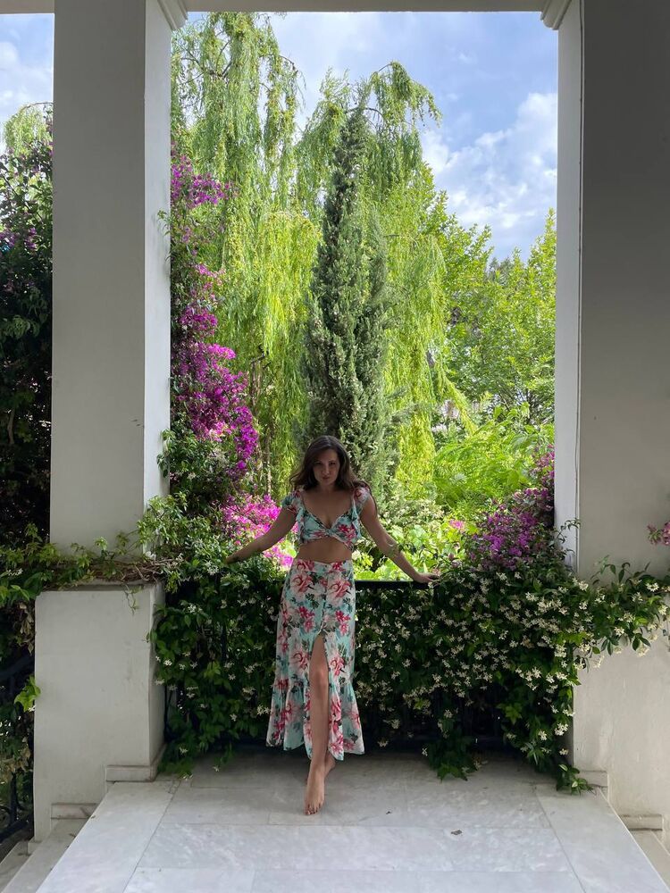  ,   Elena, 28 ,   