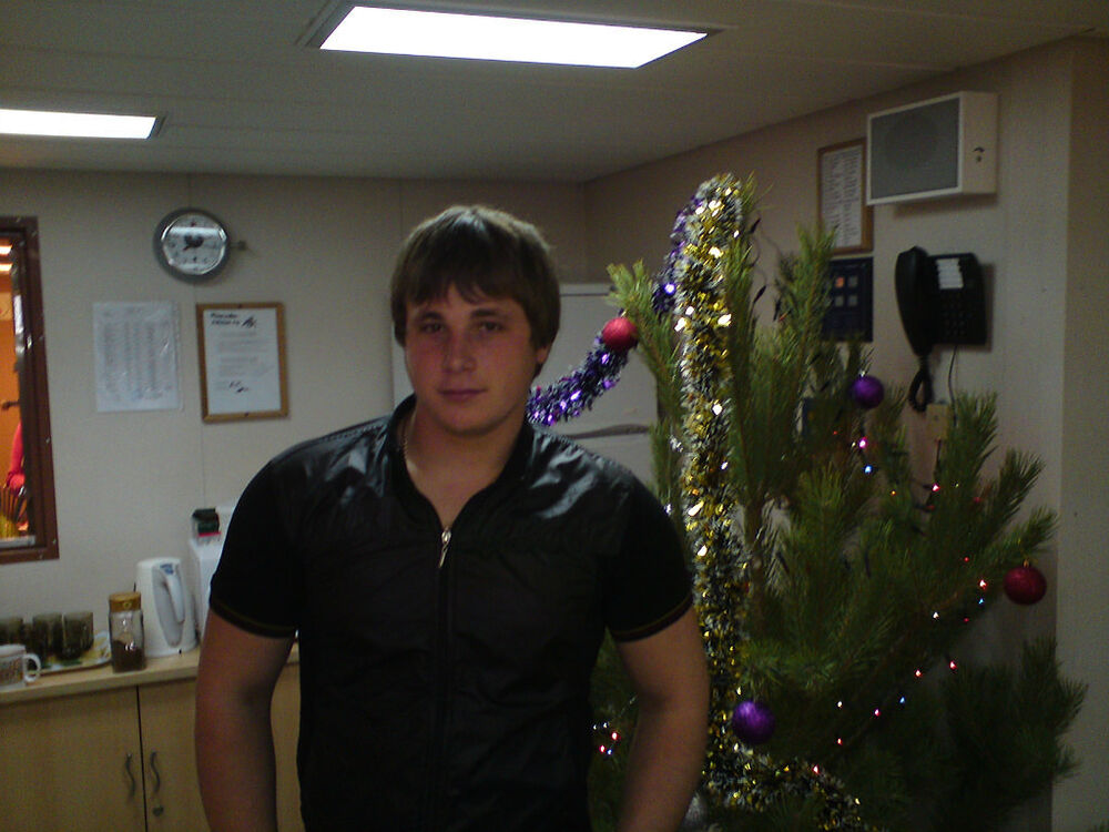 ,   Viktor, 36 ,   