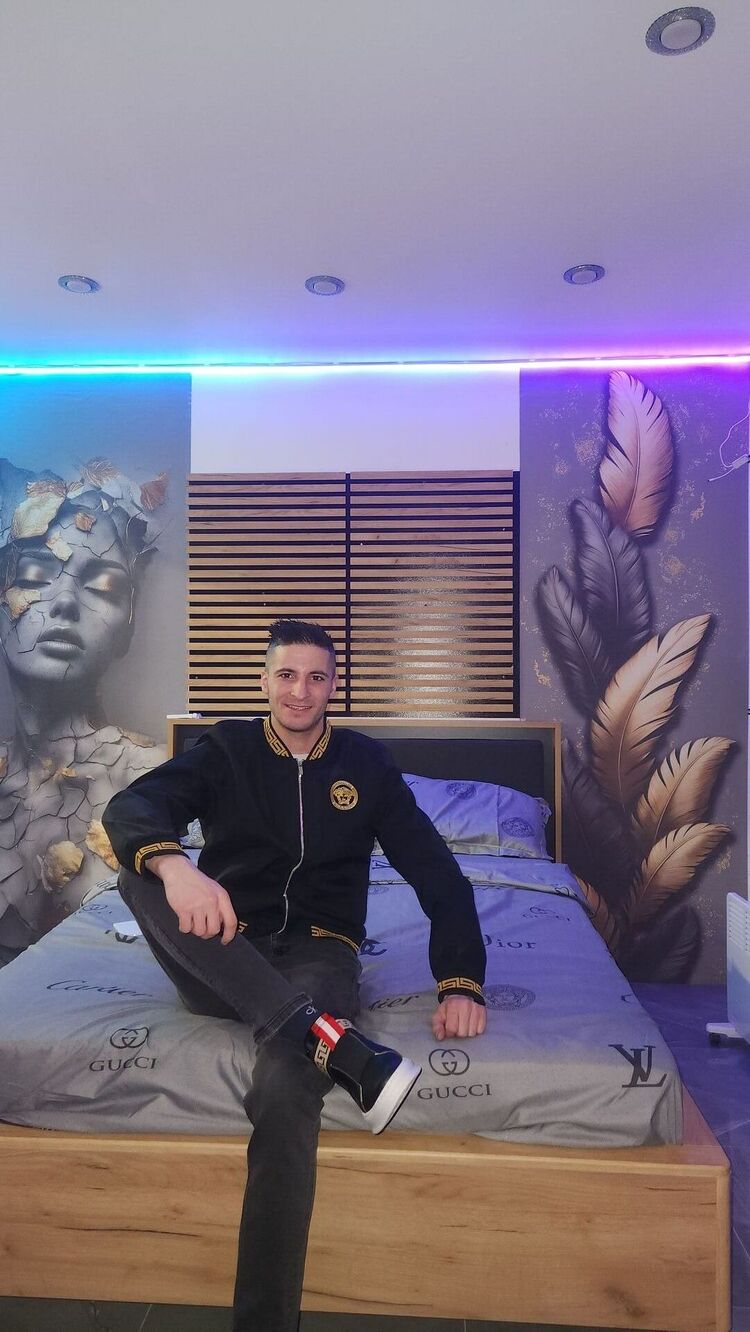 ���������� ��������, ���� ������� Yassine, 31 ���, ������������ ��� ������, ����� � ���������, c�������� ���������