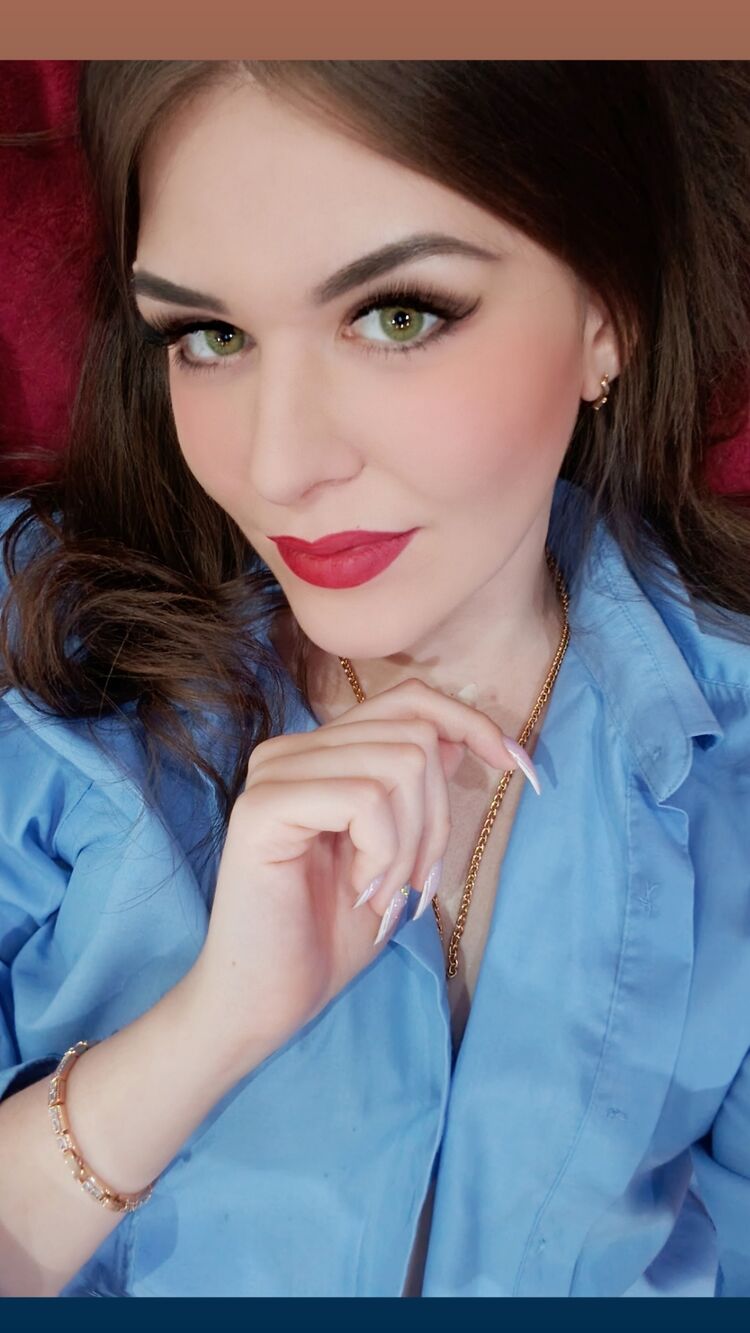  --,   Julia, 24 ,   ,   