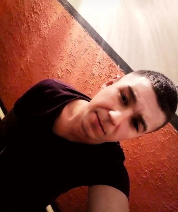  35715451  Alexander, 33 ,    