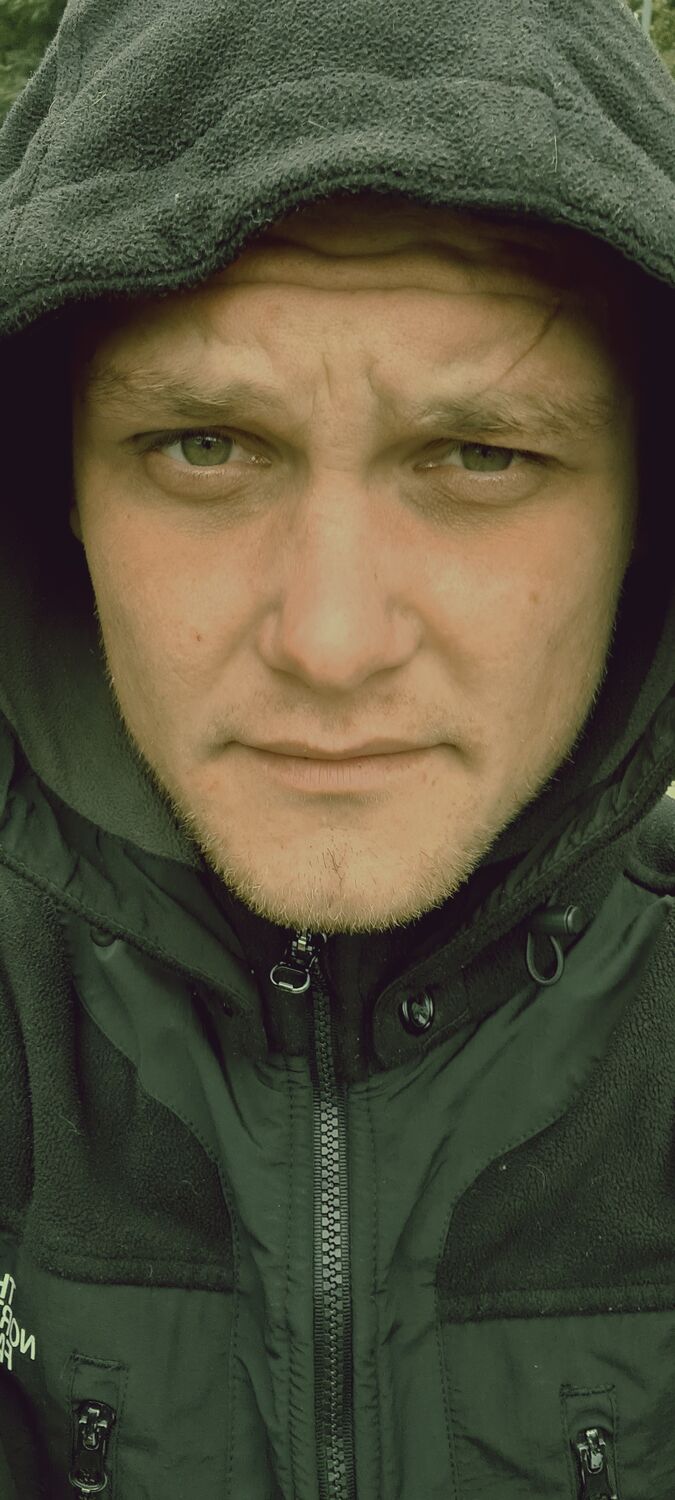  37591081  Roman, 26 ,    