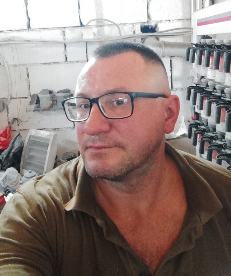  50833601  Andrei, 45 ,    