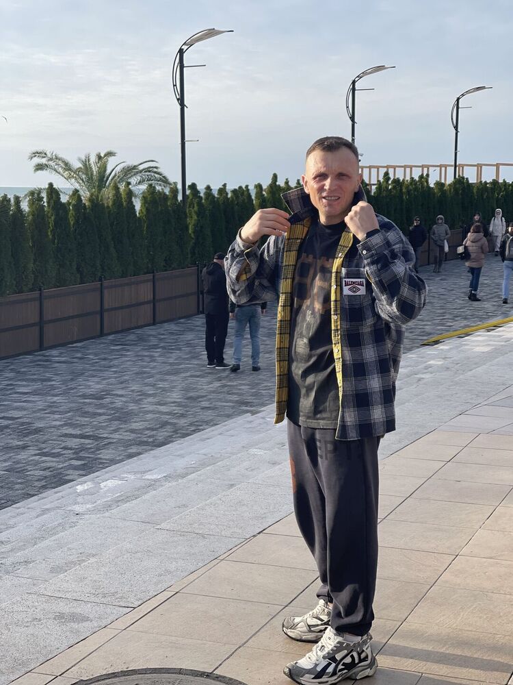  41062181  Rus, 38 ,    