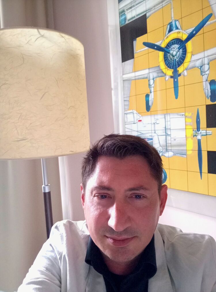  Frankfurt am Main,   Vladyslav, 41 ,     , c 