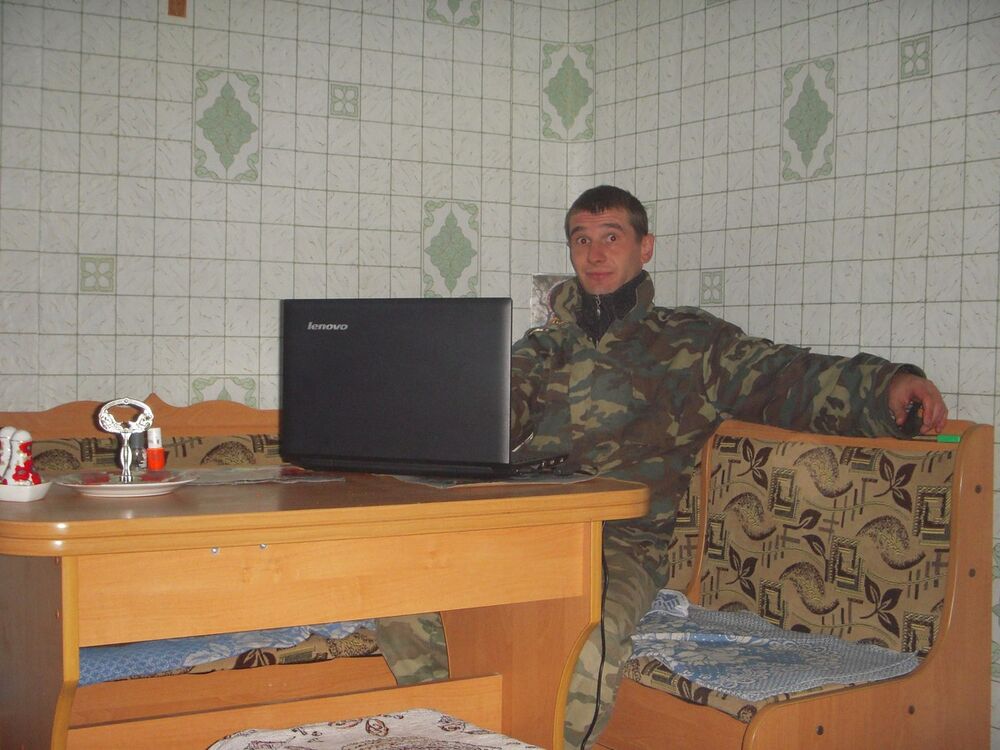  8262931  Rostislav, 37 ,    