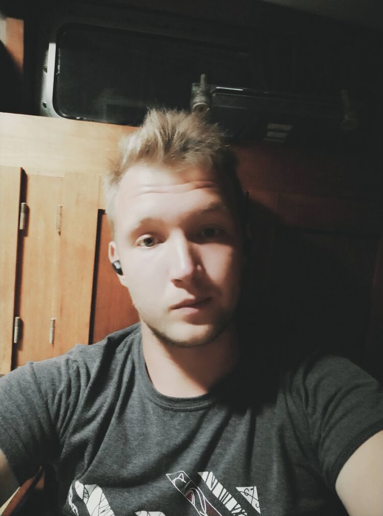  ,   Artyom, 27 ,   ,   