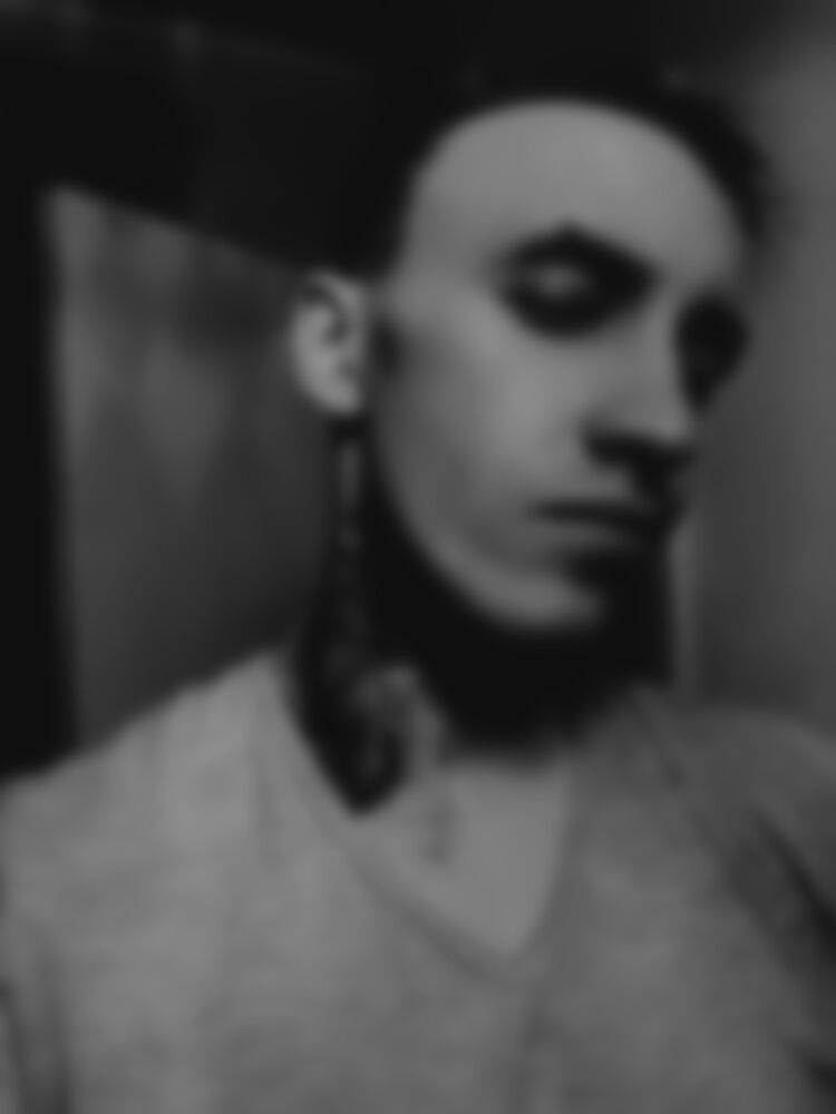  26728291  Artur, 28 ,    