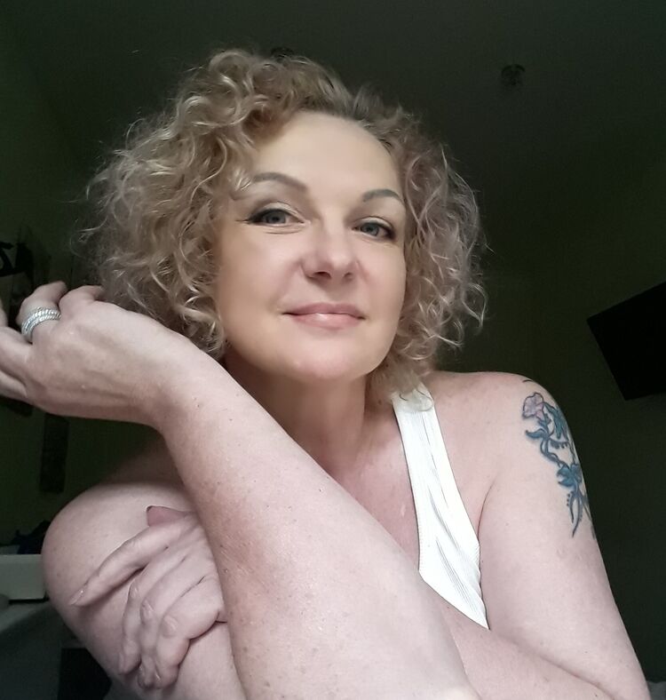  51894401  Elena, 52 ,    