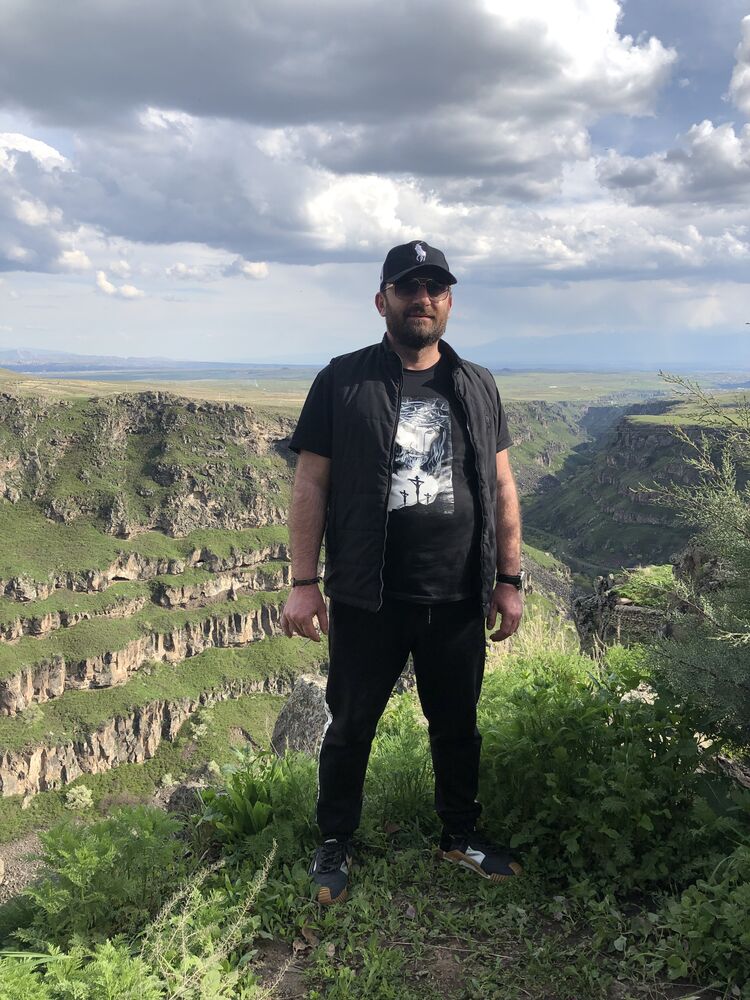  39320681  EDUARD, 42 ,    