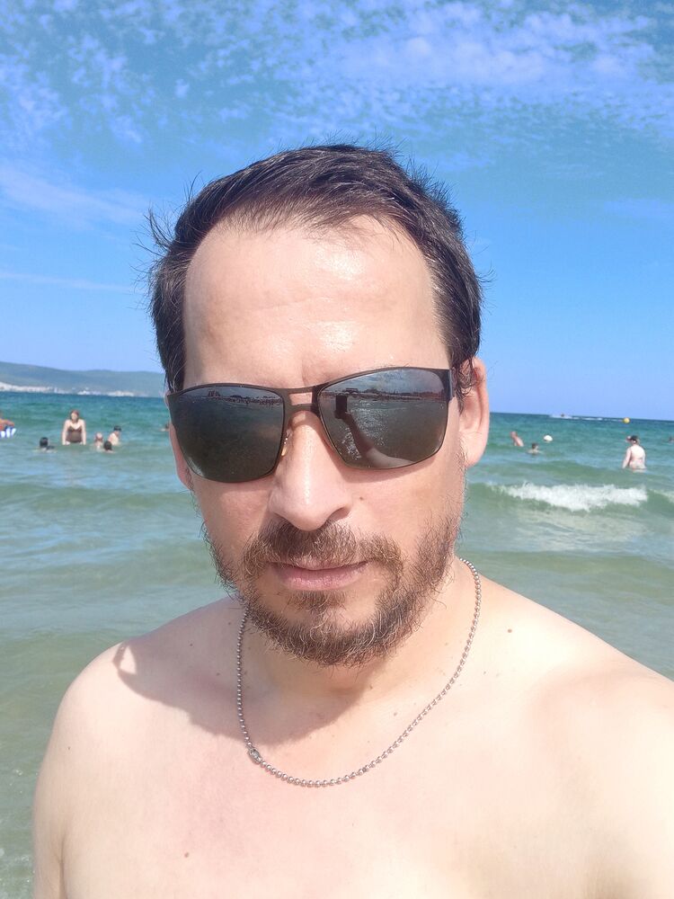  47061141  Mehmed, 48 ,    