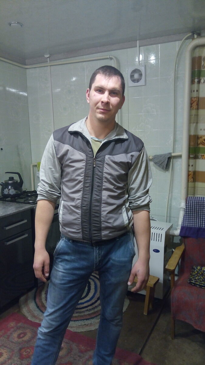  15557911  Andrei, 37 ,    