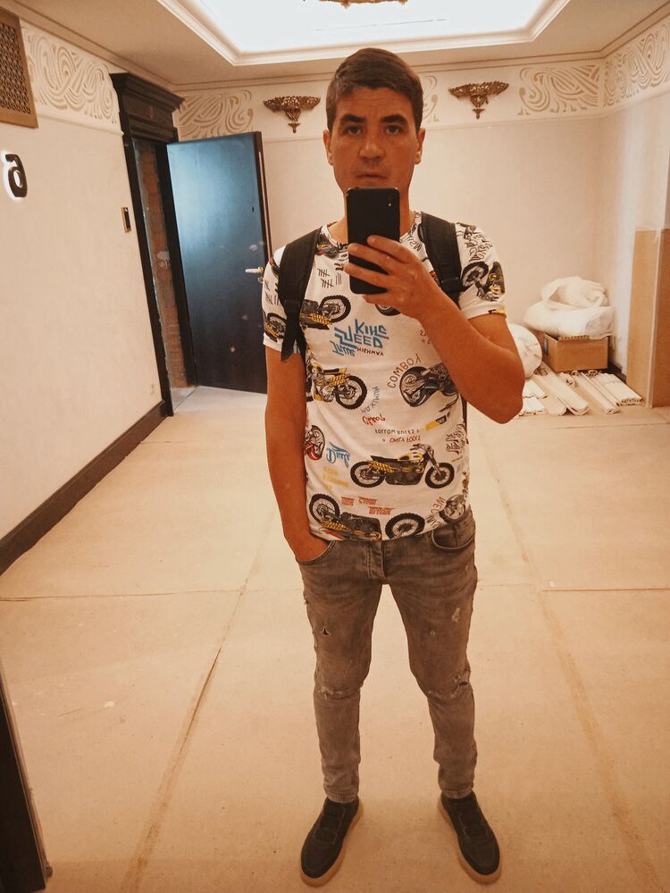  28591241  Andrei, 33 ,    