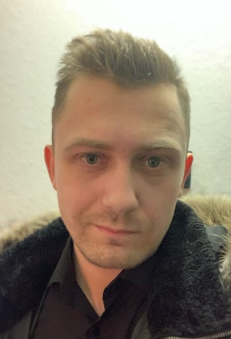  ,   Artem, 42 ,   ,   