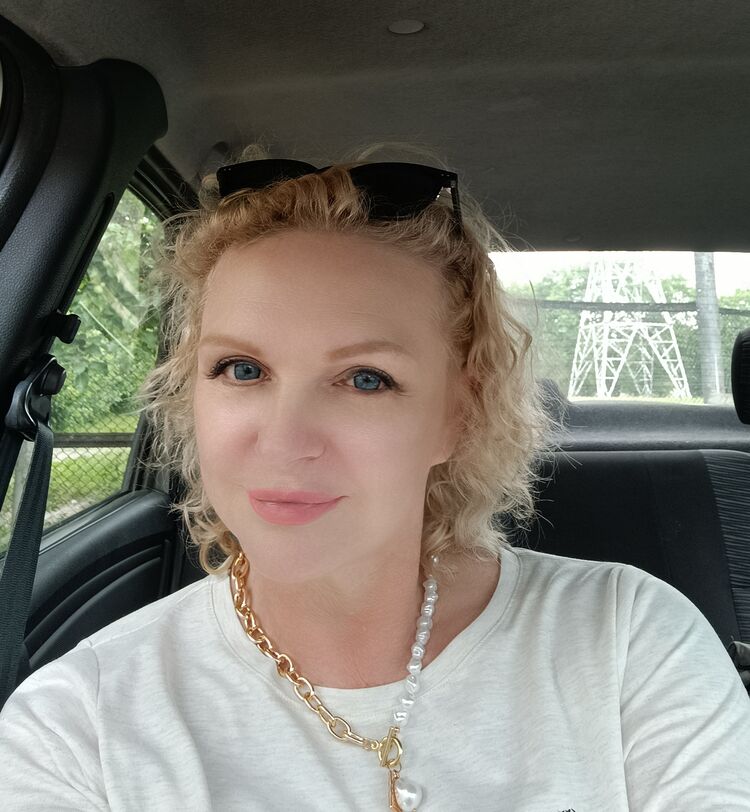  52857511  Elena, 52 ,    
