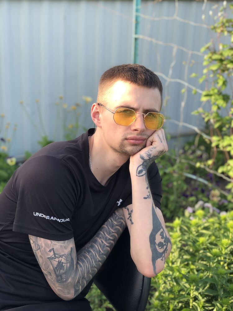  ,   Yauheni, 26 ,   ,   , c , 