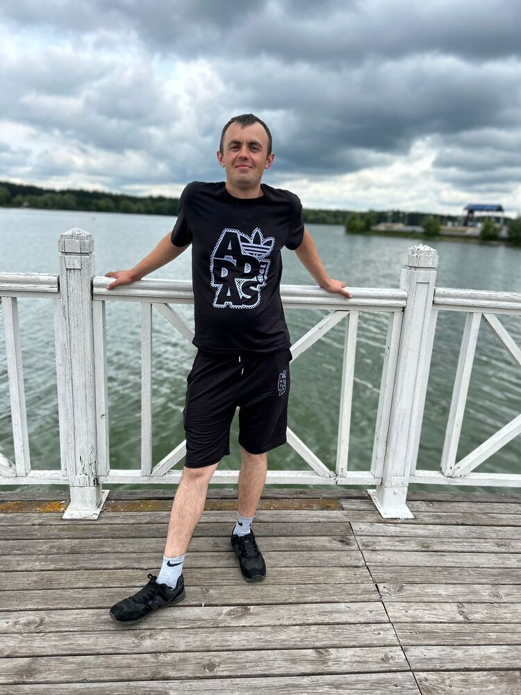  53712141  Vladimir, 33 ,    