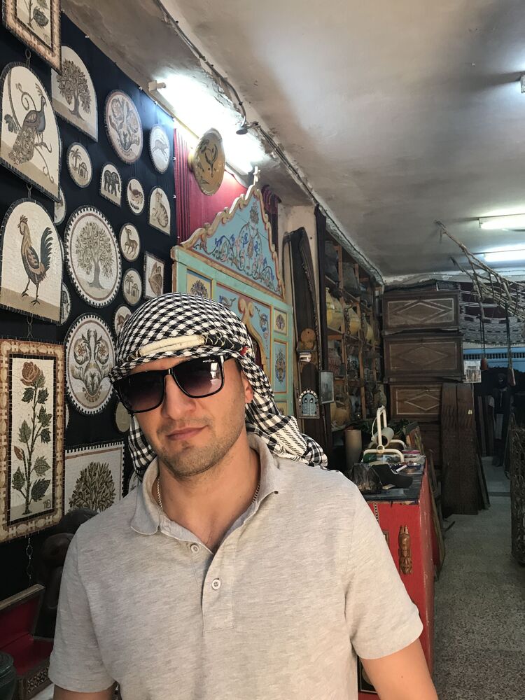  27090391  John, 37 ,    