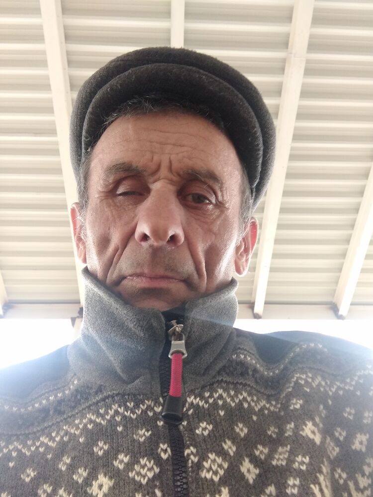  41968161  Gheorghe, 64 ,    