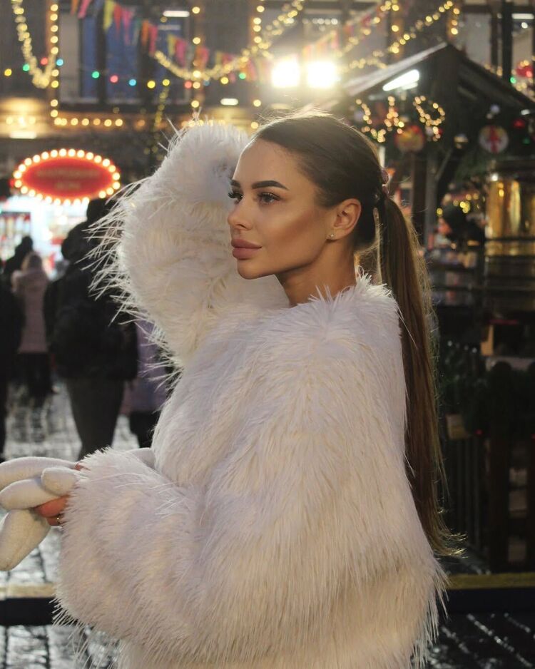  ,   Daria, 24 ,   ,   , c , 