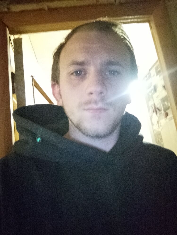  40568071  Ivan, 27 ,    