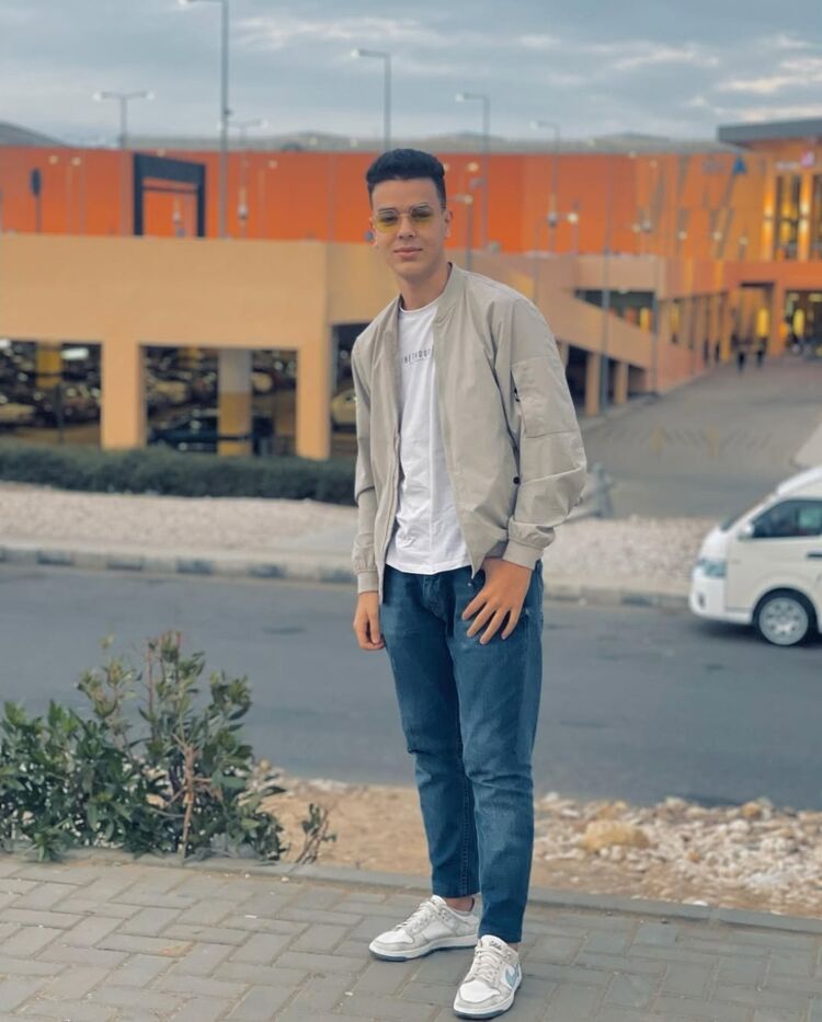  53525601  Fares, 20 ,    Al Jizah