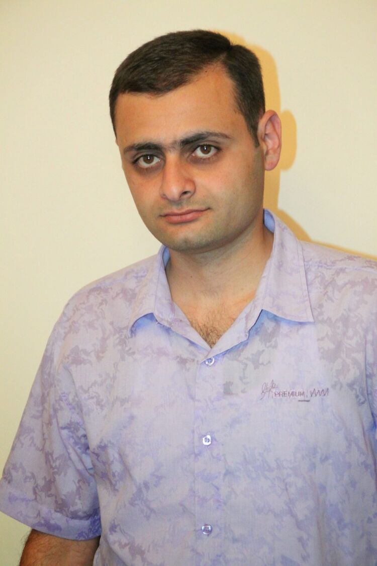  16961561  Vardan, 41 ,    