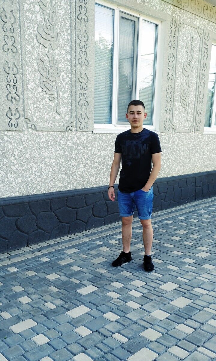  ,   Anatol, 25 ,   ,   , c 
