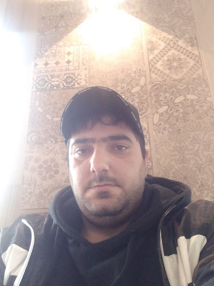  ,   Arman, 37 ,   ,   