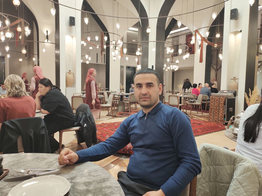  38807161  Bekzod, 35 ,    