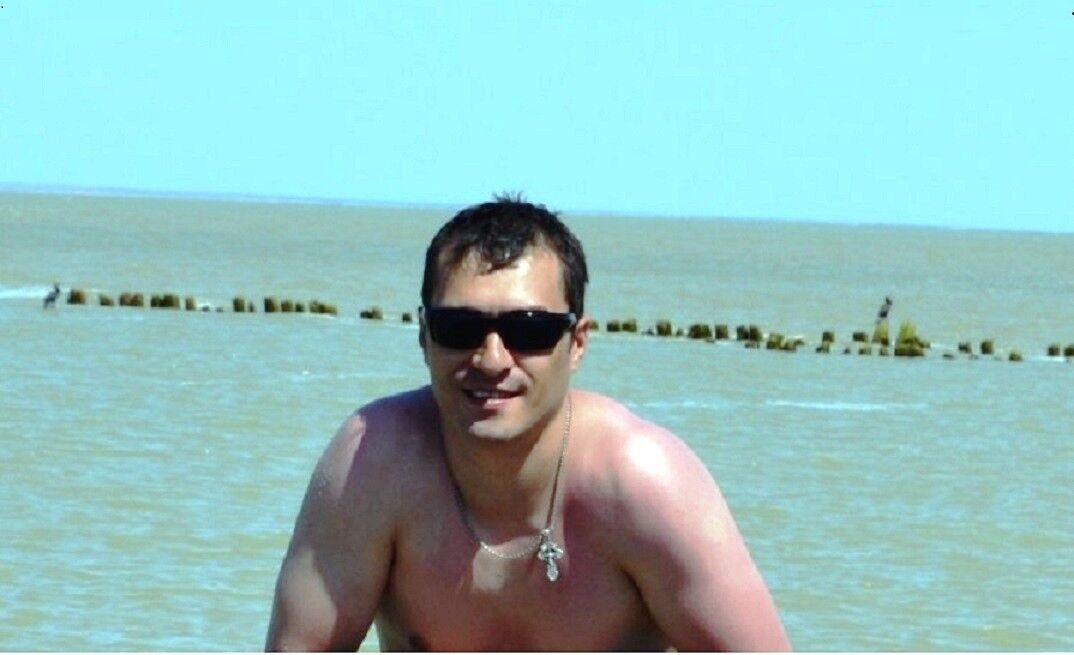  8807841  Vitas, 48 ,    