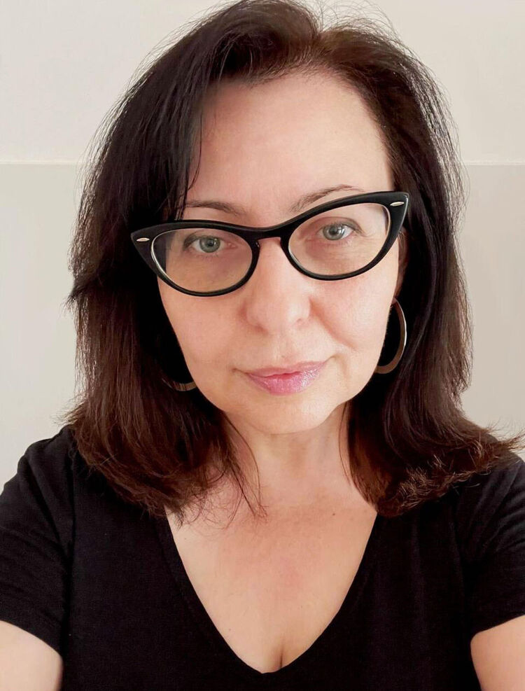  46421691  Elena, 53 ,    Podgorica