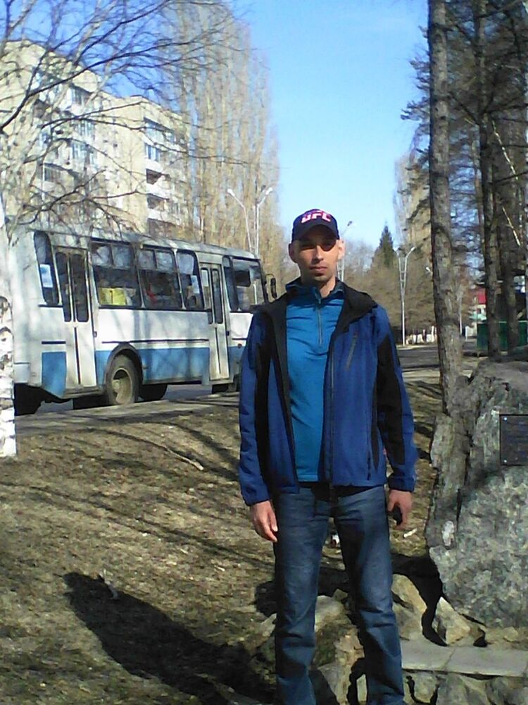  5858351  Stas, 44 ,    -