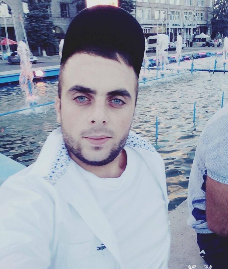  11353851  Karlmaks, 31 ,    