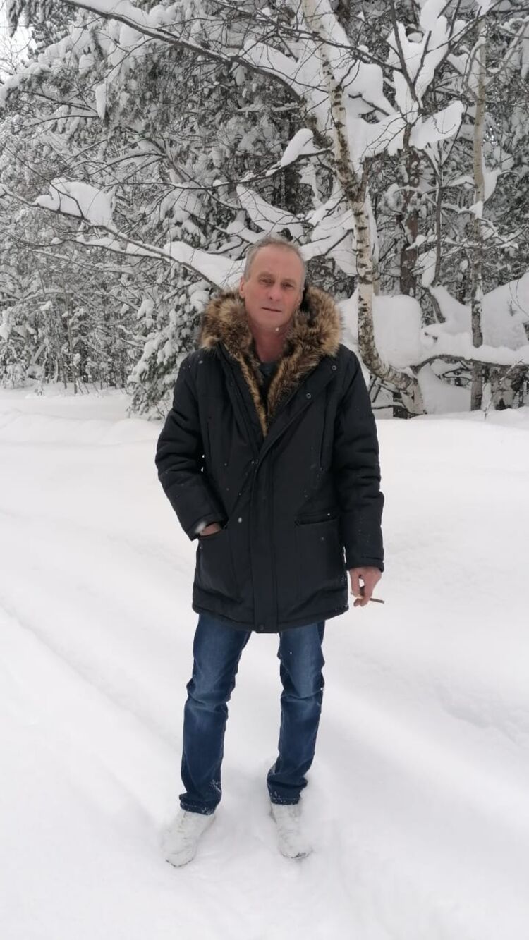  50042781  Oleg, 54 ,    