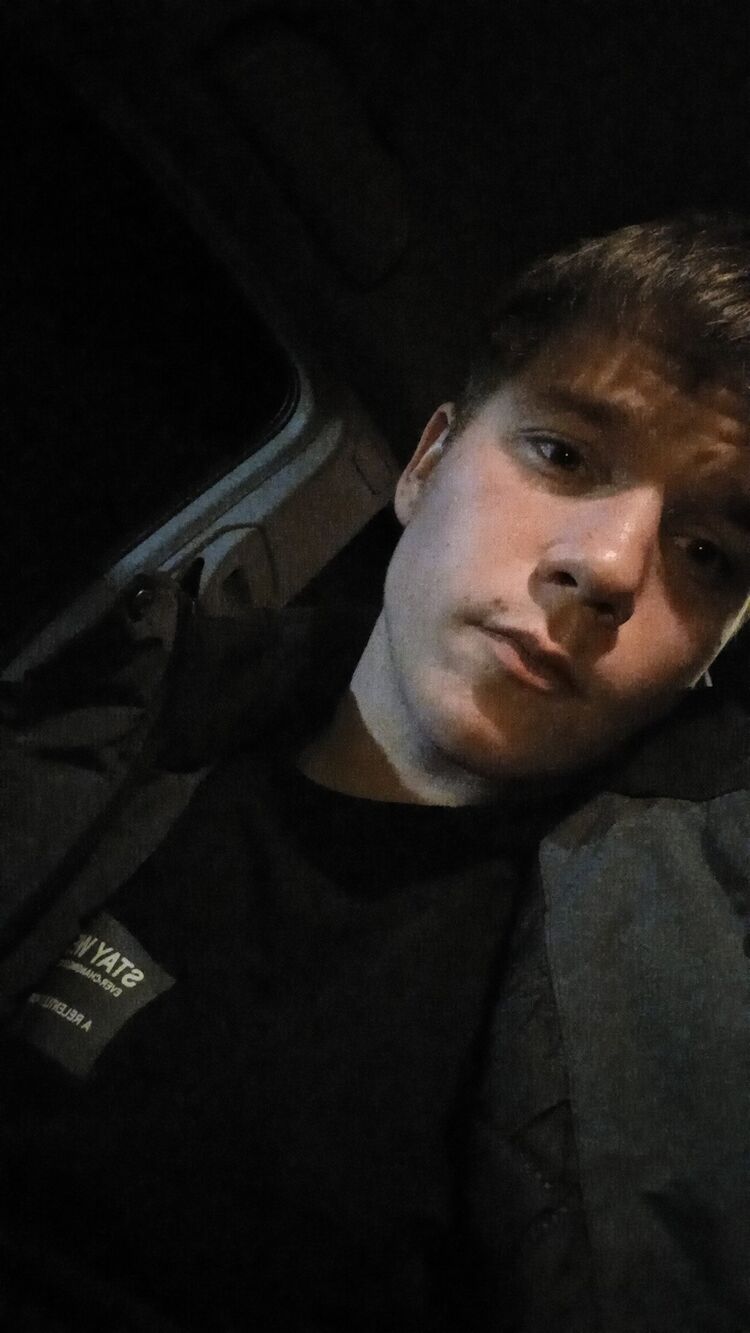  37670521  Ivan, 21 ,    