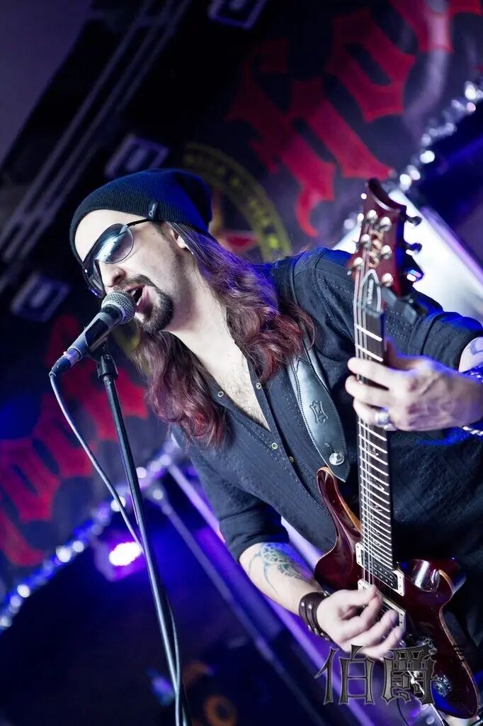  28434561  Brut, 42 ,    