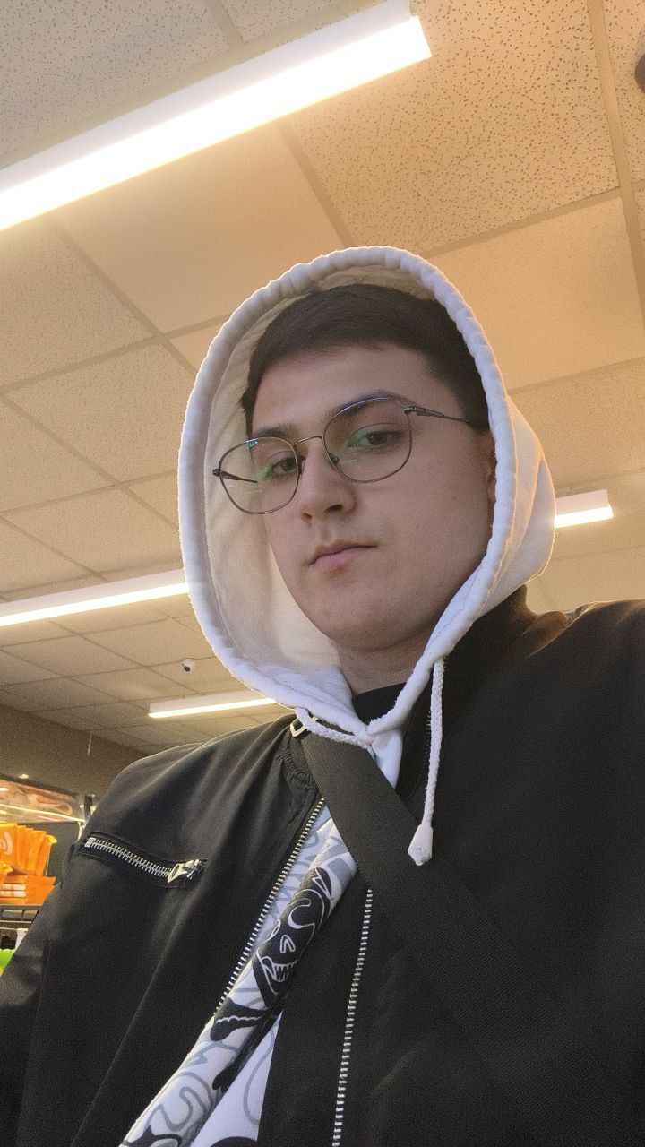  ,   Sasha, 20 ,   ,   