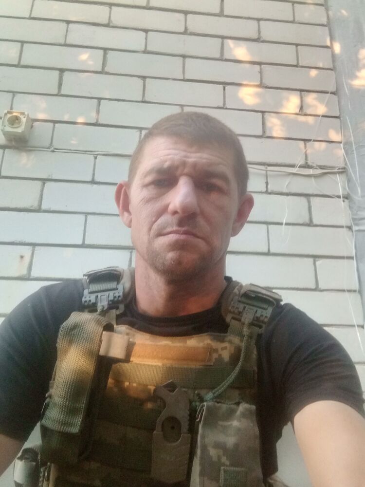  53298651  Sergei, 40 ,    