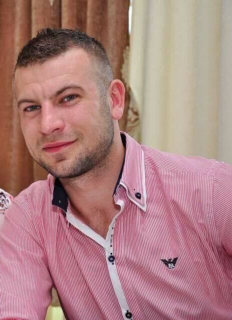  ,   Geri, 32 ,   ,   