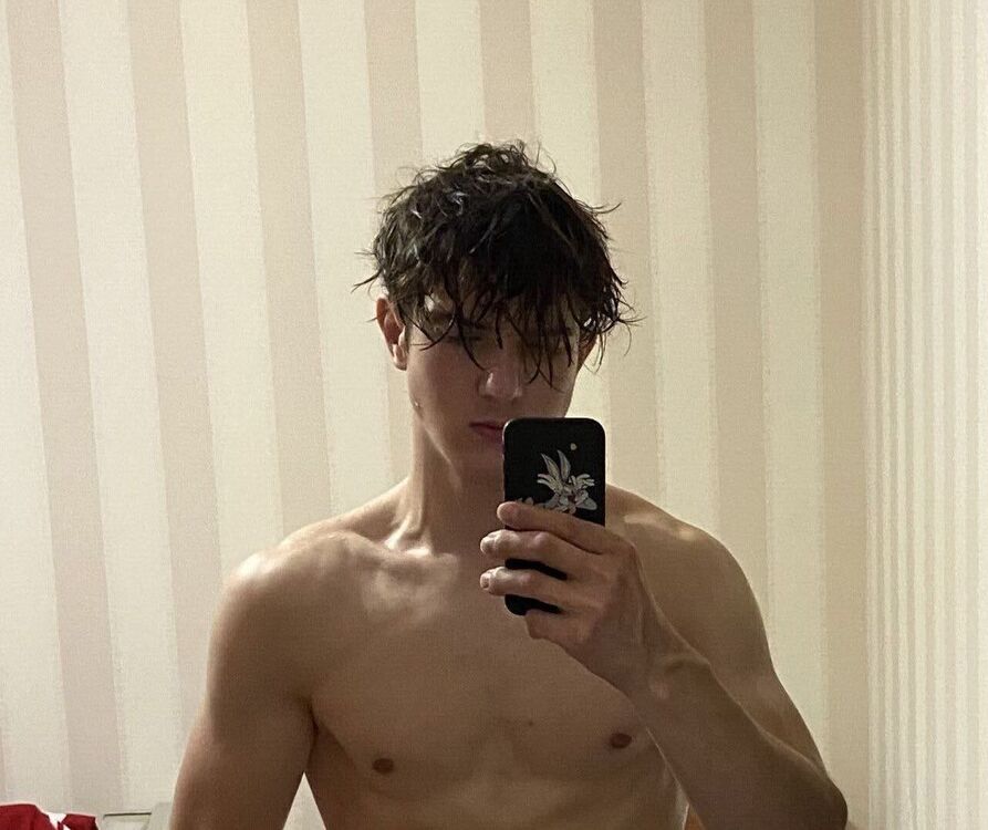  38048601  Ivan, 23 ,    