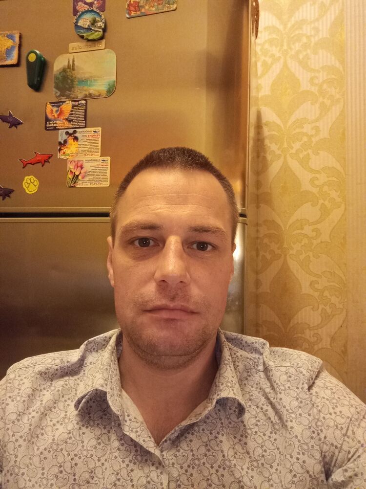  38314801  Viktor, 44 ,    -